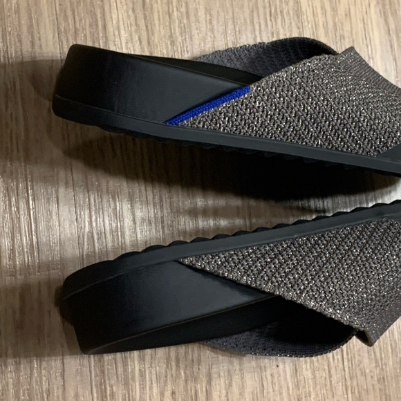 Rothys The Weekend Slide Washable Sandals in Silver Sand Size 7 - Picture 5 of 14